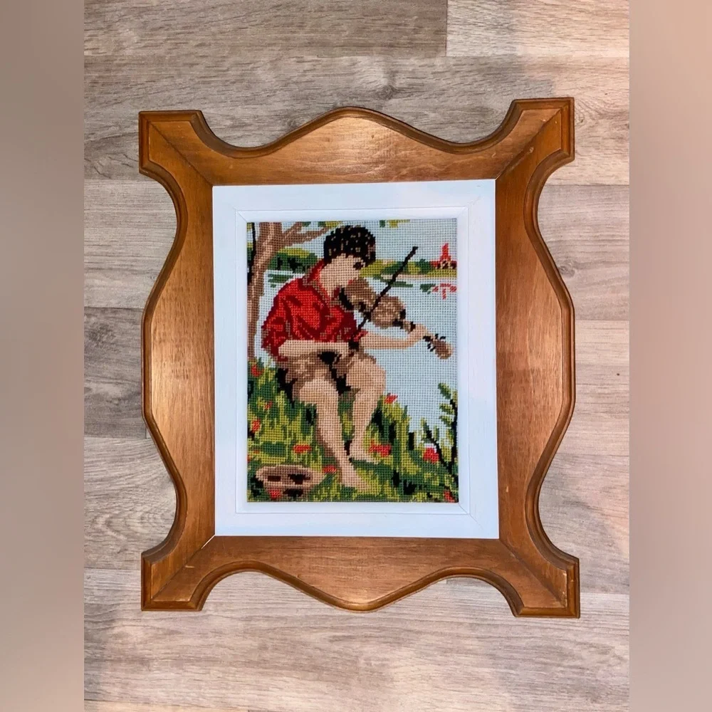 Vintage Embroidery needlepoint canevas framed on curved hems wood frame - Picture 11 of 12
